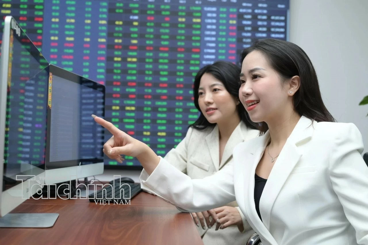 Chứng khoán ngày 13/5: Khối ngoại mua ròng ấn tượng, VN-Index nối dài chuỗi tăng điểm Chứng khoán ngày 18/7: Rung lắc xuất hiện nhưng khó “cản bước” VN-Index tiến về đỉnh lịch sử