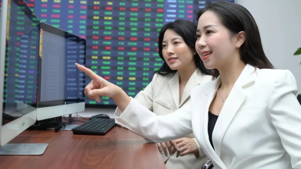 Chứng khoán ngày 21/5: Cổ phiếu vốn hóa lớn giúp VN-Index duy trì đà tăng điểm