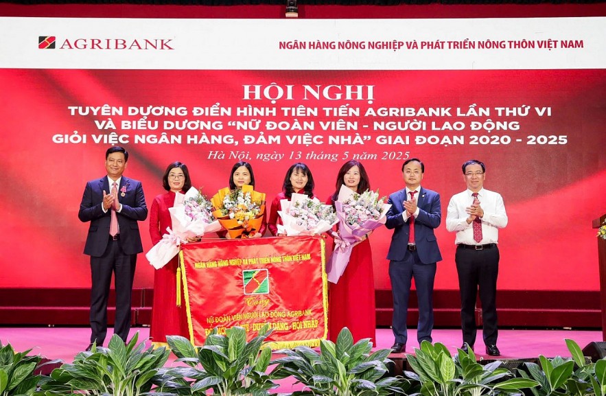 Agribank biểu dương “Nữ đoàn viên - Người lao động giỏi việc ngân hàng, đảm việc nhà”