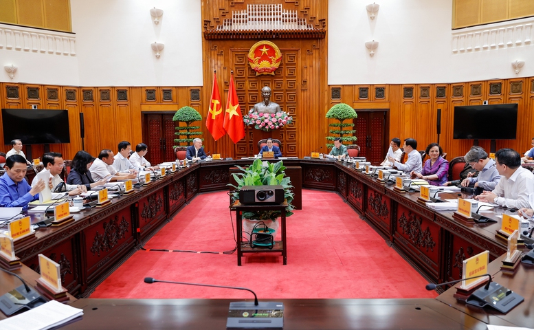 Thủ tướng: Các bộ cần rà soát, phân cấp, phân quyền hơn nữa cho địa phương- Ảnh 2.