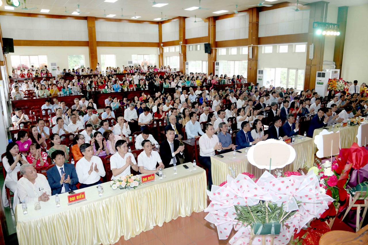 Trường Đại học Tài chính - Quản trị kinh doanh kỷ niệm 60 năm Ngày truyền thống