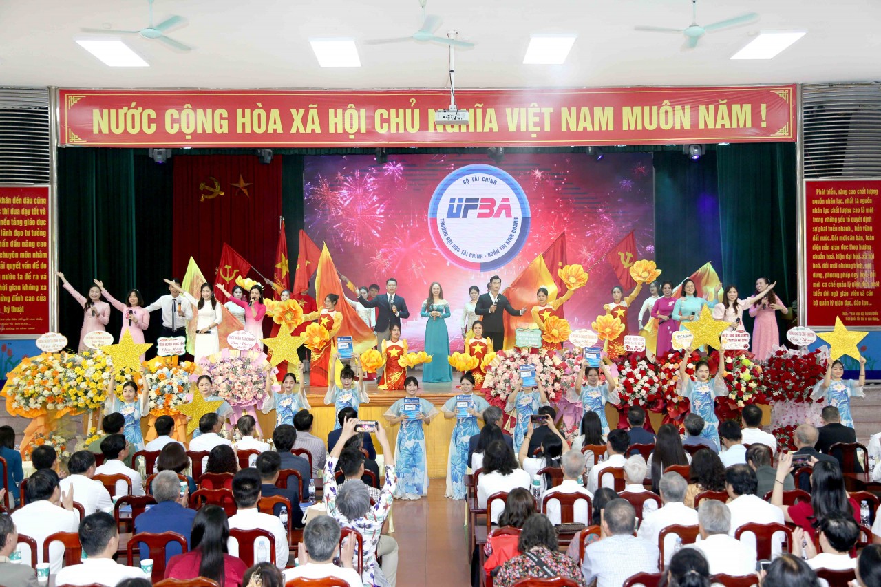 Trường Đại học Tài chính - Quản trị kinh doanh kỷ niệm 60 năm Ngày truyền thống