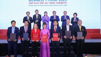 Thủ tướng Việt Nam và Thủ tướng Vương quốc Thái Lan đồng chủ trì Diễn đàn doanh nghiệp Việt Nam-Thái Lan