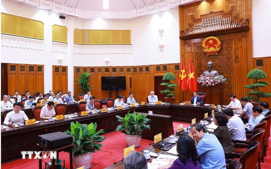 'Xây dựng các nghị định phân cấp, phân quyền mạnh cho chính quyền địa phương'