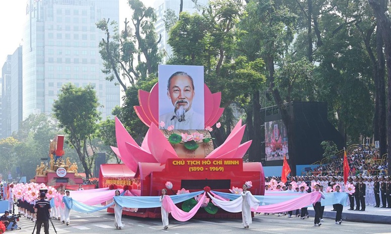 BÁC VẪN CÙNG CHÚNG CHÁU HÀNH QUÂN- Ảnh 1.