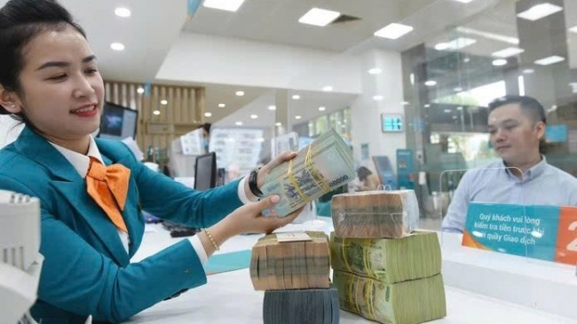 Thử thách giữ mặt bằng lãi suất huy động thấp trong bối cảnh áp lực gia tăng