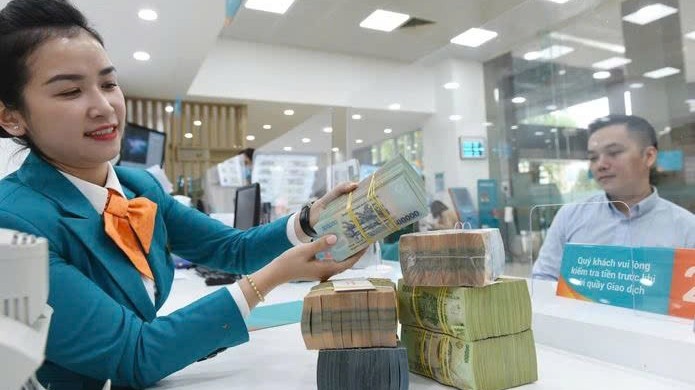 Thử thách giữ mặt bằng lãi suất huy động thấp trong bối cảnh áp lực gia tăng