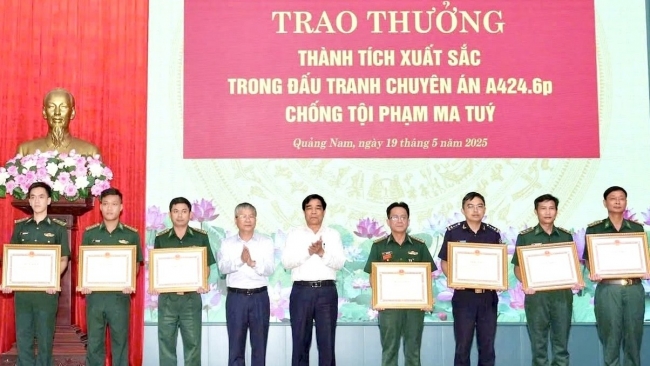 Khen thưởng ban chuyên án vụ bắt giữ hơn 14 kg ma tuý