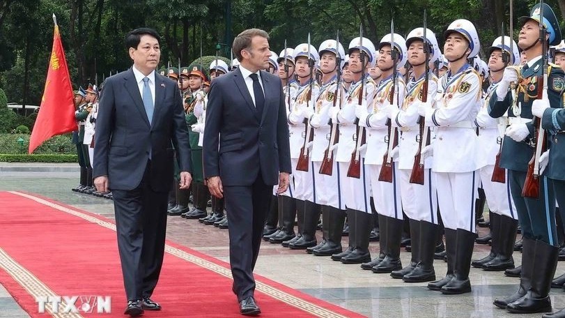 Chủ tịch nước Lương Cường chủ trì lễ đón Tổng thống Cộng hòa Pháp