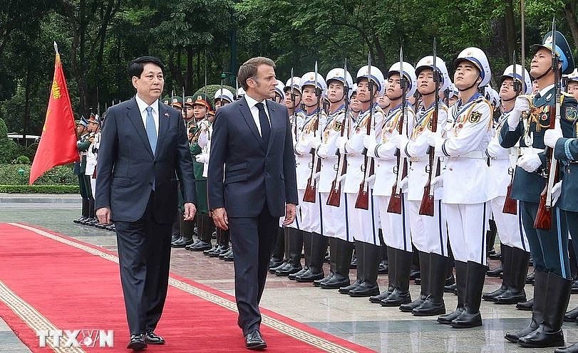 Chủ tịch nước Lương Cường chủ trì lễ đón Tổng thống Cộng hòa Pháp