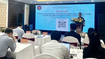 Hải quan khu vực V tập huấn kỹ năng sử dụng AI và công nghệ số cho cán bộ, công chức