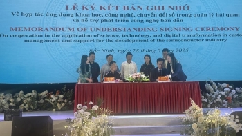 Hải quan khu vực V đồng hành với doanh nghiệp phát triển công nghiệp bán dẫn