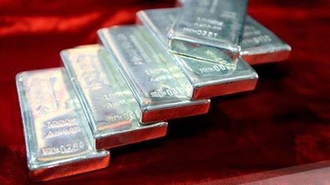 Ngày 29/5: Giá bạc thế giới dứt đà giảm, trong nước tăng trở lại