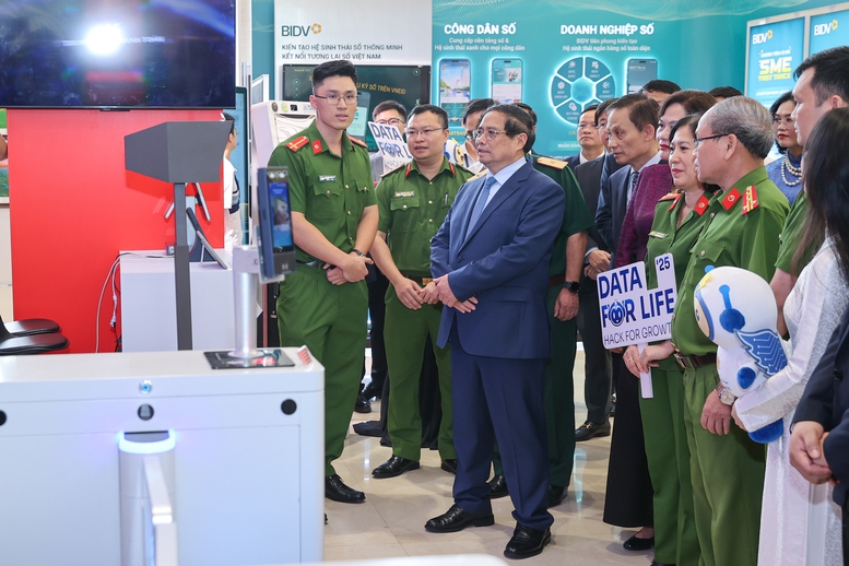 Thủ tướng: Ngành ngân hàng phải tăng tốc, bứt phá chuyển đổi số để về đích sớm hơn dự kiến- Ảnh 6.