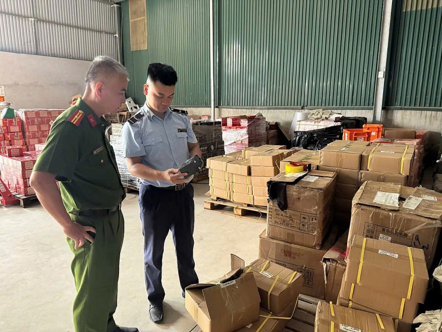 Tổng tấn công” buôn lậu, hàng giả: Hà Nội không chỉ dừng ở xử phạt