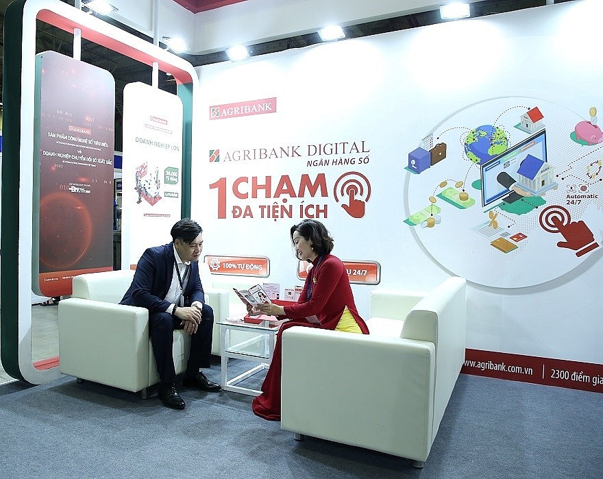 Agribank tích cực cùng cả nước thi đua “Đổi mới sáng tạo, chuyển đổi số” và “Bình dân học vụ số”