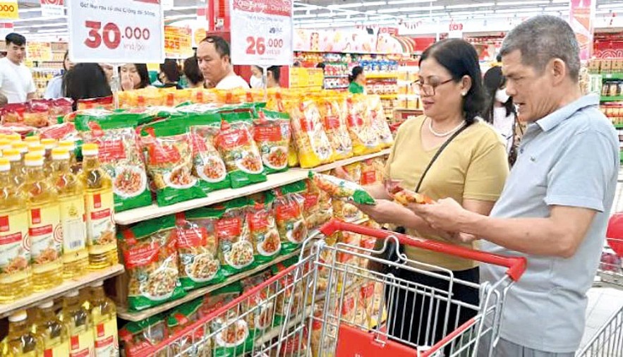 Giảm 2% thuế giá trị gia tăng: Sẻ chia cùng người dân, kích thích tổng cầu Giảm 2% thuế giá trị gia tăng: Sẻ chia cùng người dân, kích thích tổng cầu
