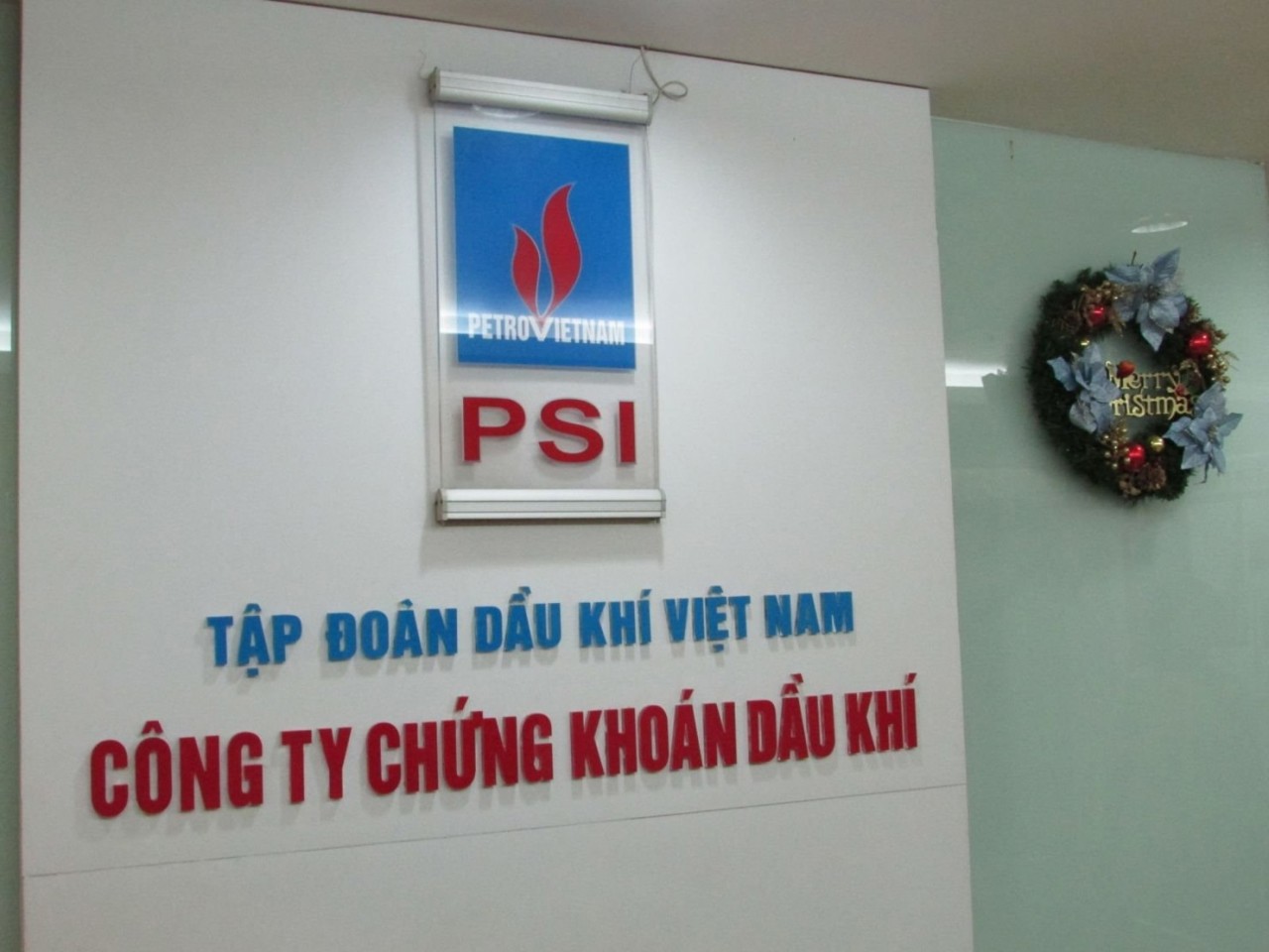 Mắc nhiều sai phạm, Chứng khoán Dầu khí bị xử phạt 860 triệu đồng