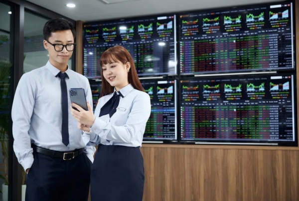 Chứng khoán ngày 17/6: Đà tăng duy trì, VN-Index tiến sát ngưỡng 1.350 điểm