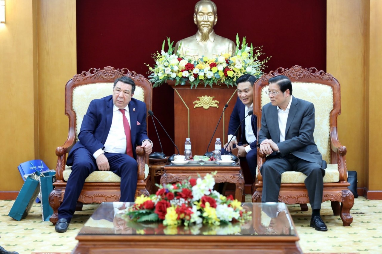 Cầu nối đưa hàng hải Việt Nam vươn ra biển lớn Cầu nối đưa hàng hải Việt Nam vươn ra biển lớn