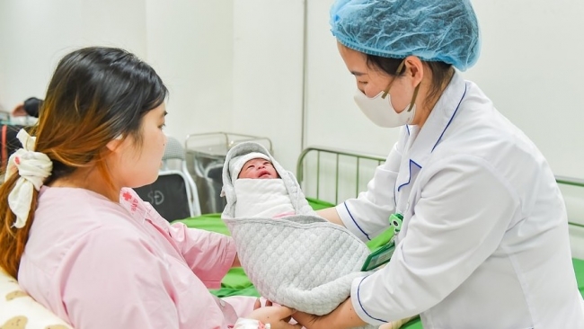 Từ 1/7, người tham gia bảo hiểm xã hội tự nguyện được hưởng trợ cấp thai sản