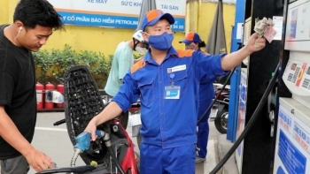 Giá xăng tăng từ 200 - 270 đồng/lít