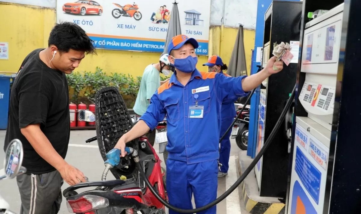 Giá xăng dầu, RON 95 tiến lên mốc mới