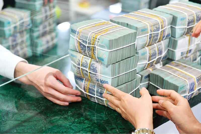 Thủ tướng yêu cầu duy trì mặt bằng lãi suất thấp để hỗ trợ tăng trưởng kinh tế.