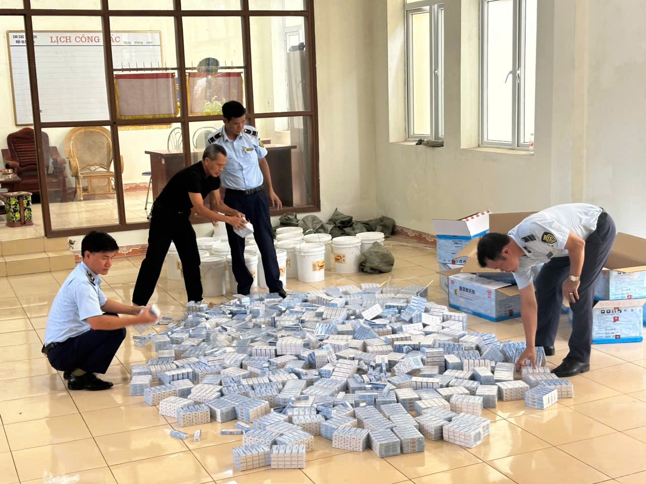 Quảng Ninh: Phát hiện và thu giữ hơn 5.000 tuýp thuốc tân dược nhập lậu