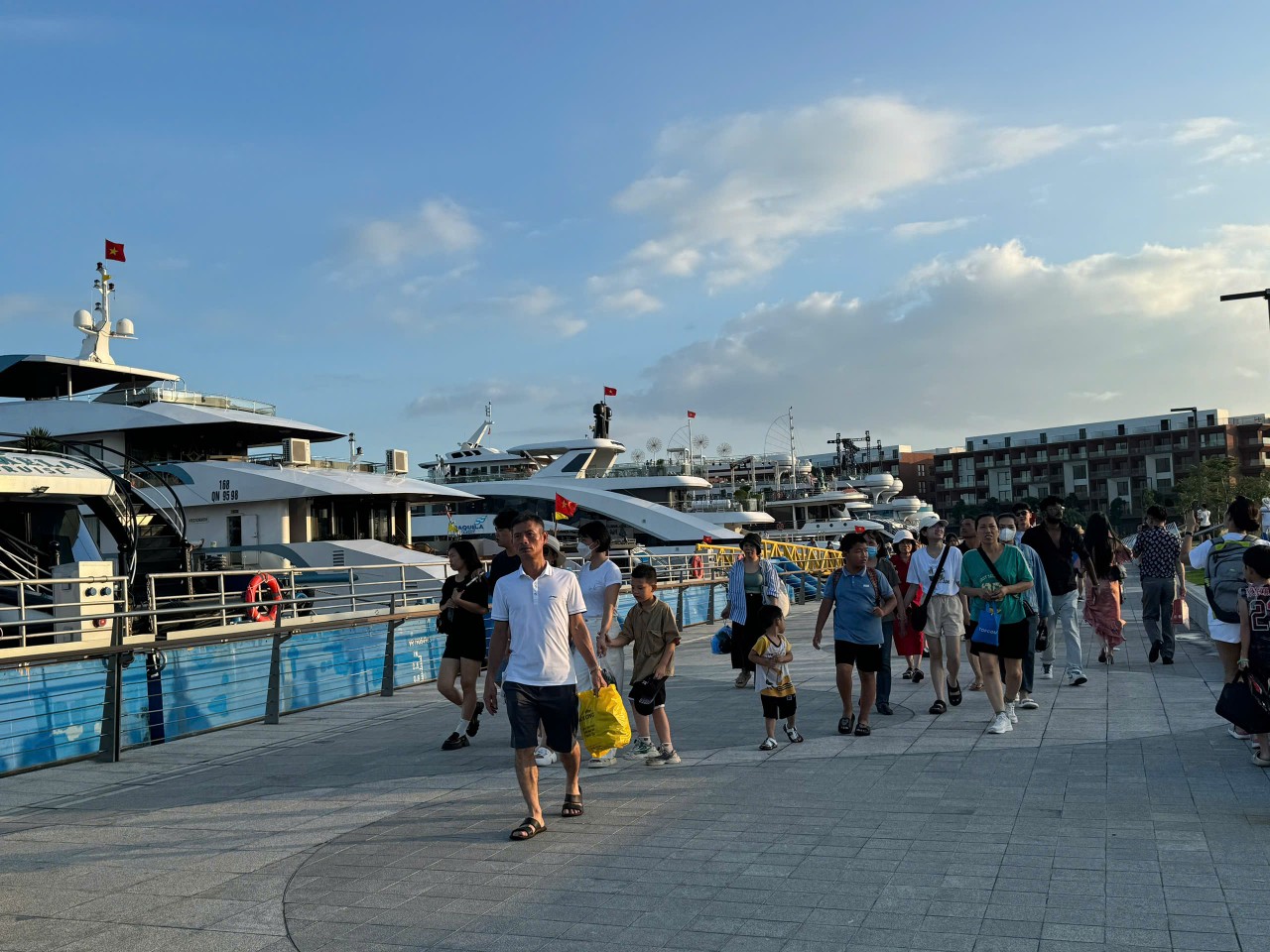 Quảng Ninh đặt mục tiêu thu thêm hơn 8.000 tỷ đồng ngân sách nhà nước trong tháng 12 Quảng Ninh đặt mục tiêu thu thêm hơn 8.000 tỷ đồng ngân sách nhà nước trong tháng 12