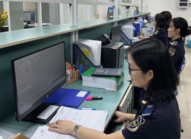 Nợ thuế xuất nhập khẩu, 4 doanh nghiệp bị dừng làm thủ tục hải quan