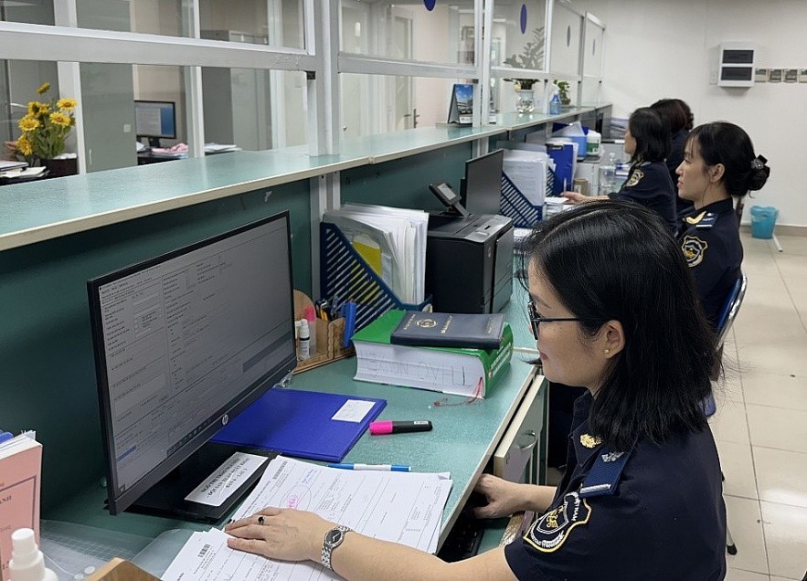 Nợ thuế xuất nhập khẩu, 4 doanh nghiệp bị dừng làm thủ tục hải quan