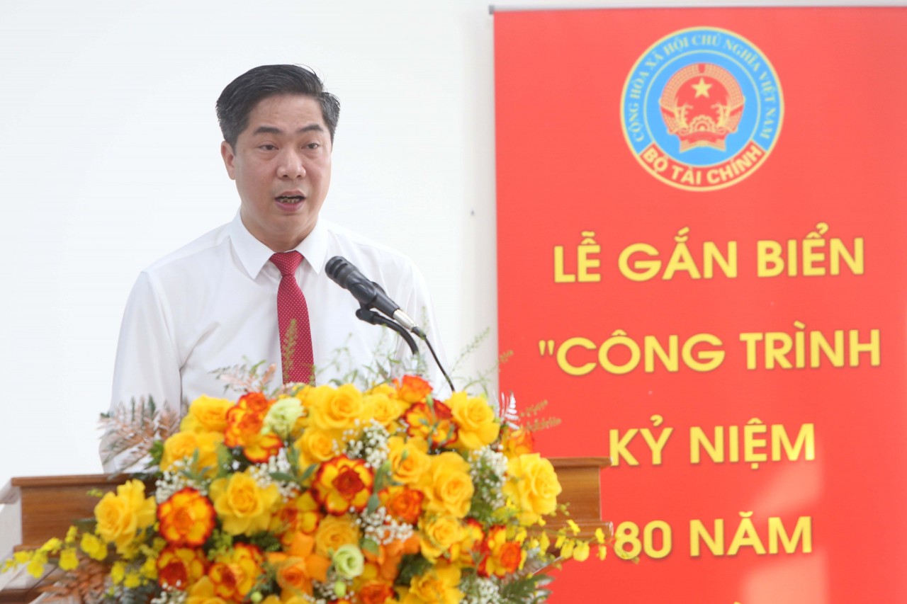 Học viện Tài chính gắn biển "Công trình kỷ niệm 80 năm Ngày Truyền thống ngành Tài chính"