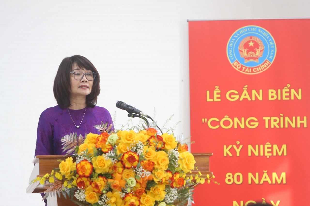 Học viện Tài chính gắn biển "Công trình kỷ niệm 80 năm Ngày Truyền thống ngành Tài chính"