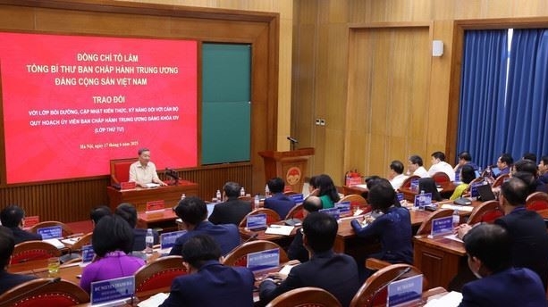 "Xây dựng đội ngũ cán bộ đủ năng lực đưa đất nước bước vào kỷ nguyên mới"