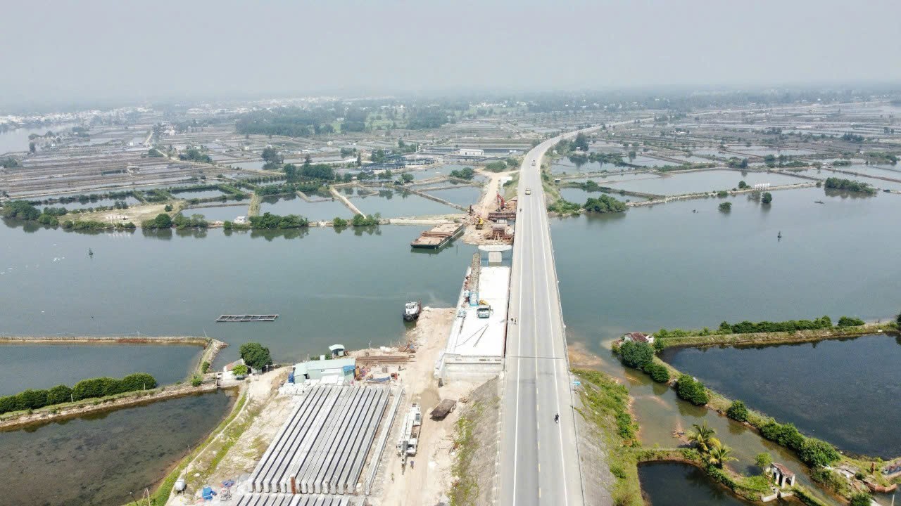 Tháo gỡ vướng mắc, tăng tốc giải ngân vốn đầu tư công khu vực miền Trung