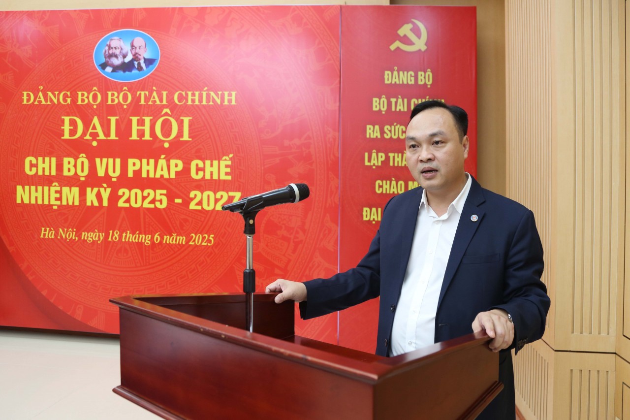 Xây dựng Chi bộ Vụ Pháp chế đoàn kết, kỷ cương, trong sạch, vững mạnh
