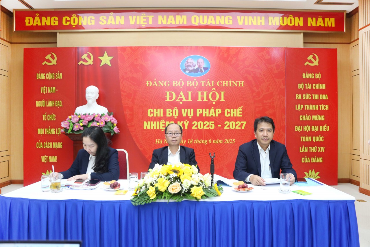 Xây dựng Chi bộ Vụ Pháp chế đoàn kết, kỷ cương, trong sạch, vững mạnh