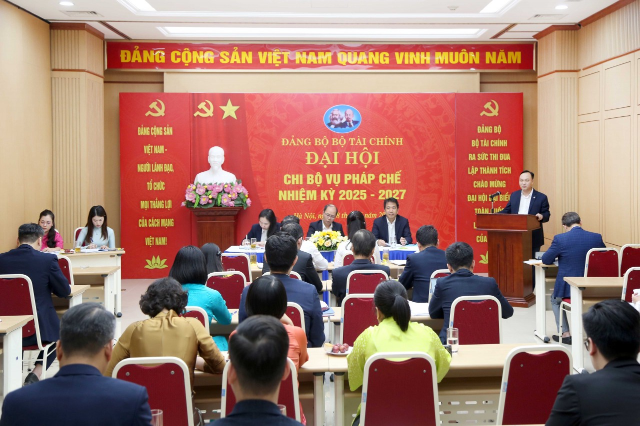 Xây dựng Chi bộ Vụ Pháp chế đoàn kết, kỷ cương, trong sạch, vững mạnh