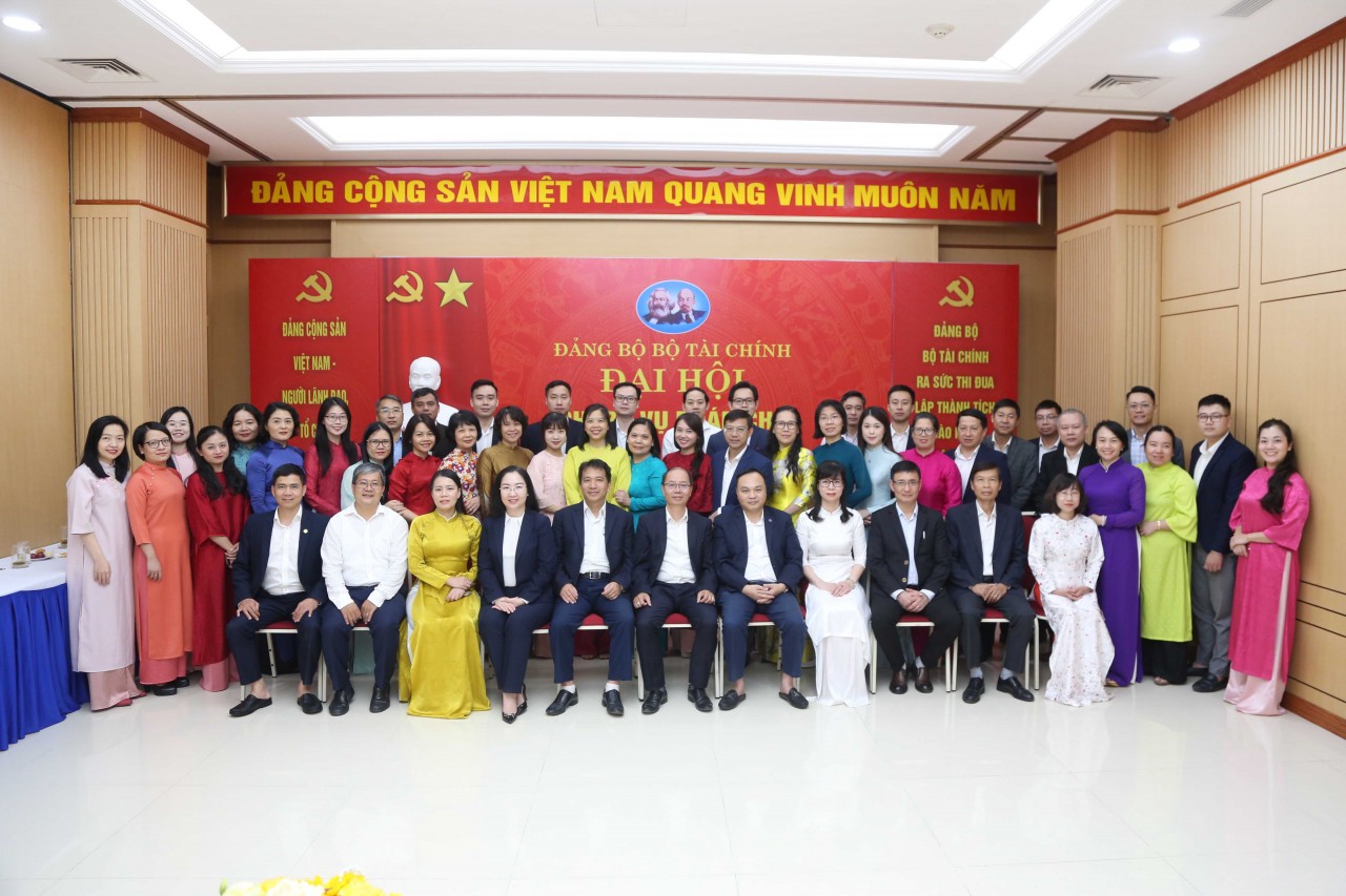 Xây dựng Chi bộ Vụ Pháp chế đoàn kết, kỷ cương, trong sạch, vững mạnh