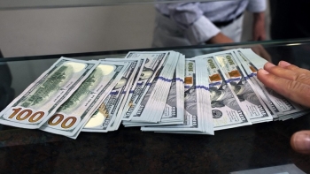 Tỷ giá USD hôm nay (19/6): “Chợ đen” tiếp đà leo dốc