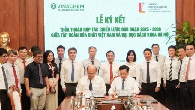 Vinachem ký kết thỏa thuận hợp tác chiến lược với Đại học Bách khoa Hà Nội giai đoạn 2025–2030