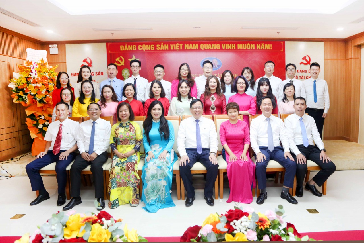 “Đoàn kết, dân chủ, kỷ cương, hiệu quả, đột phá, phát triển”