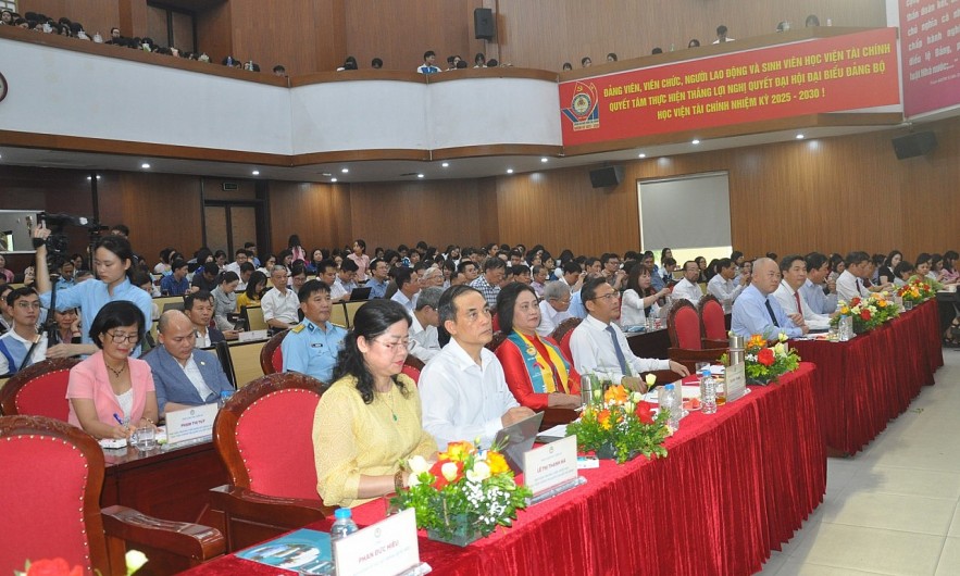 Tìm giải pháp phát triển lực lượng sản xuất mới ở Việt Nam