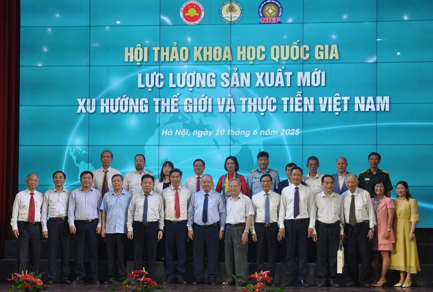 Tìm giải pháp phát triển lực lượng sản xuất mới ở Việt Nam