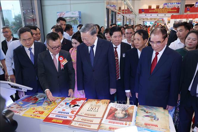 Tổng Bí thư Tô Lâm dự Lễ kỷ niệm 100 năm Ngày Báo chí Cách mạng Việt Nam Chú thích ảnh