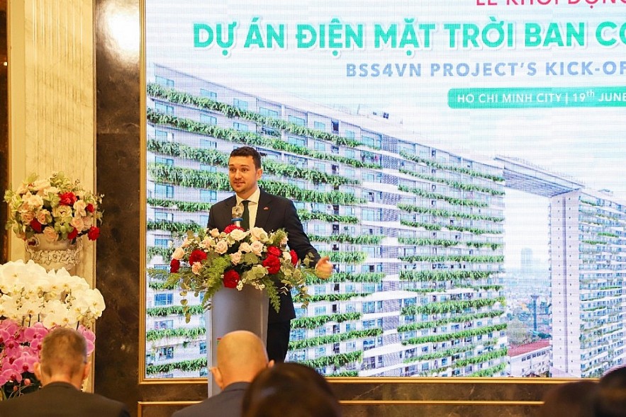 Hệ thống điện mặt trời từ ban công: Hướng đi mới cho năng lượng đô thị bền vững Hệ thống điện mặt trời từ ban công: Hướng đi mới cho năng lượng đô thị bền vững