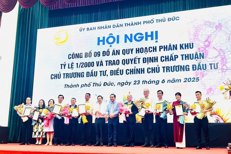 TP. Hồ Chí Minh: Trao quyết định chấp thuận chủ trương cho 17 chủ đầu tư dự án nhà ở