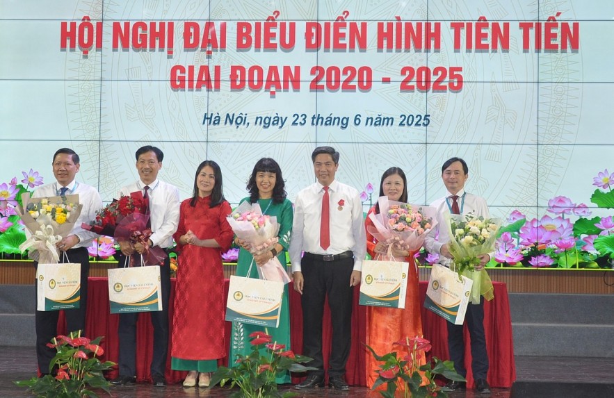 Phong trào thi đua góp phần thực hiện thắng lợi chiến lược phát triển Học viện Tài chính