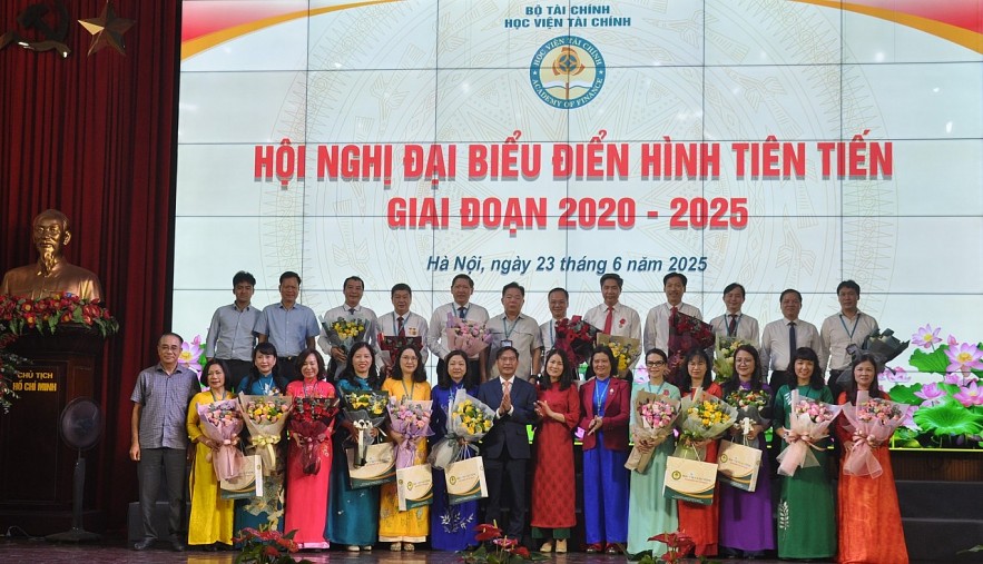 Phong trào thi đua góp phần thực hiện thắng lợi chiến lược phát triển Học viện Tài chính